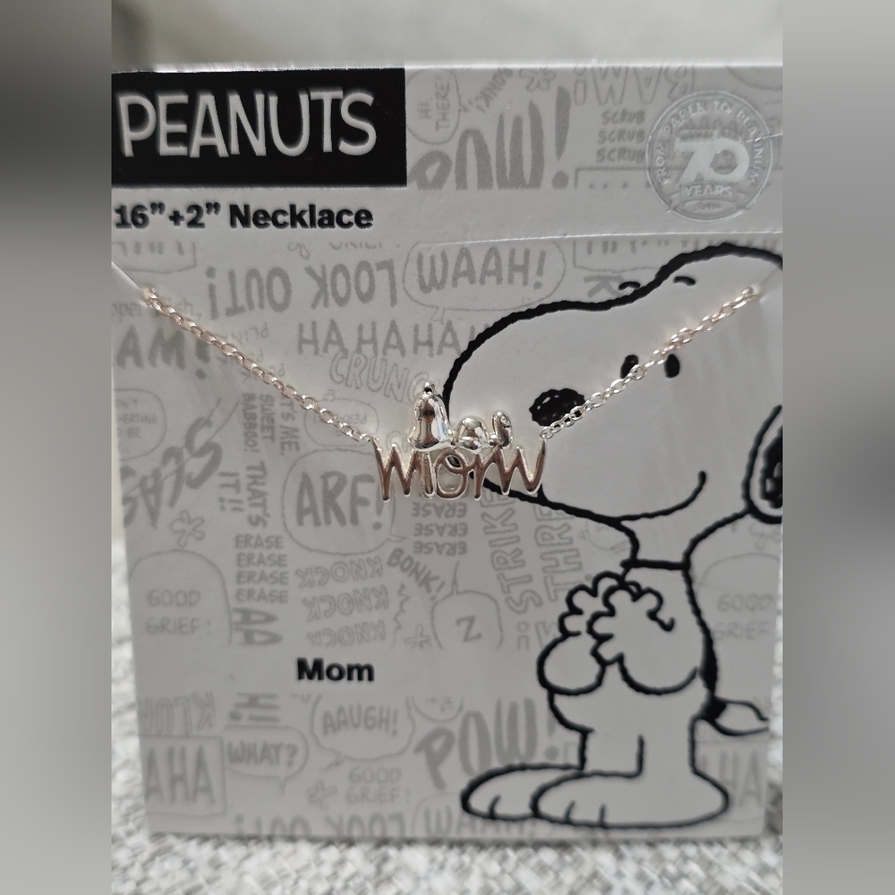 Peanuts Silver 'Mom' Necklace with Snoopy - Picture 3 of 7